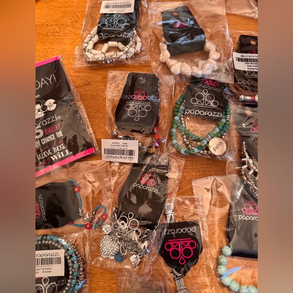 🆕 Paparazzi Bracelets - Lot Of 21 - Picture 7 of 10